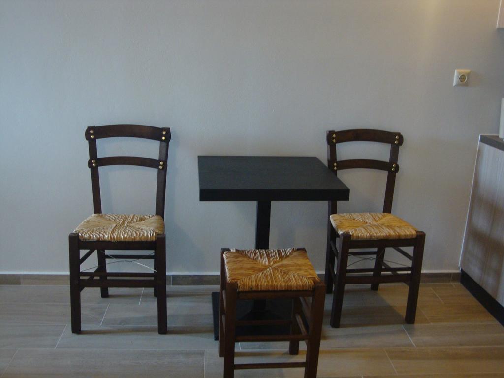 Koukouri Suites Areopoli Habitación foto